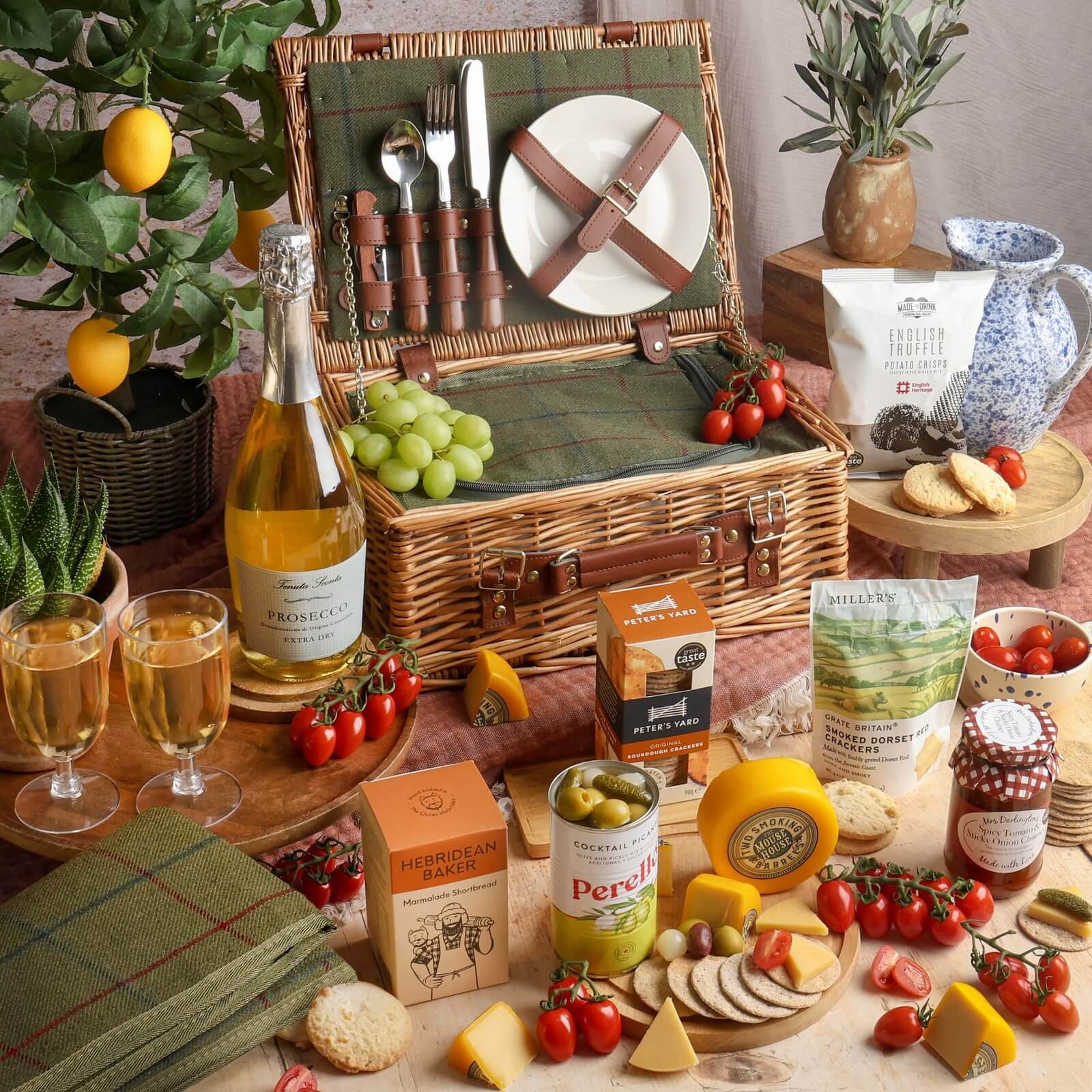 Prosecco picnic hamper reward for successful 100 Club referrals