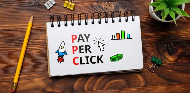 Infographic on pay-per-click advertising strategies to earn revenue from user clicks.